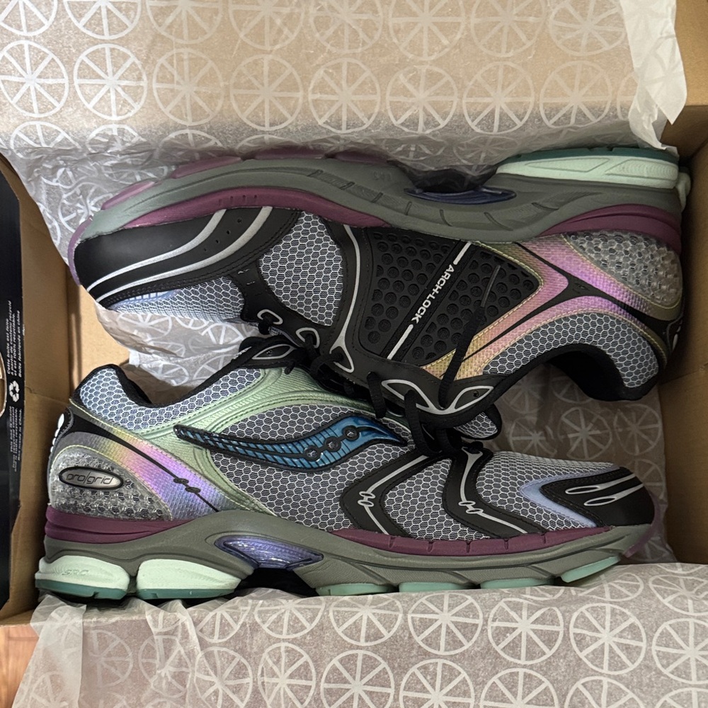 Saucony Men’s Progrid Truimph 4 Running Shoes with Navy / Olographic Marine